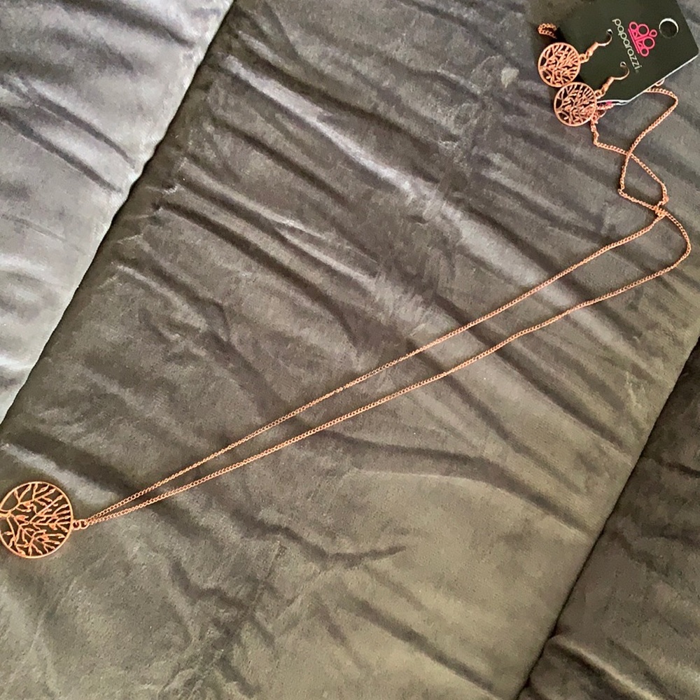 Paparazzi Rose Gold necklace and matching earrings